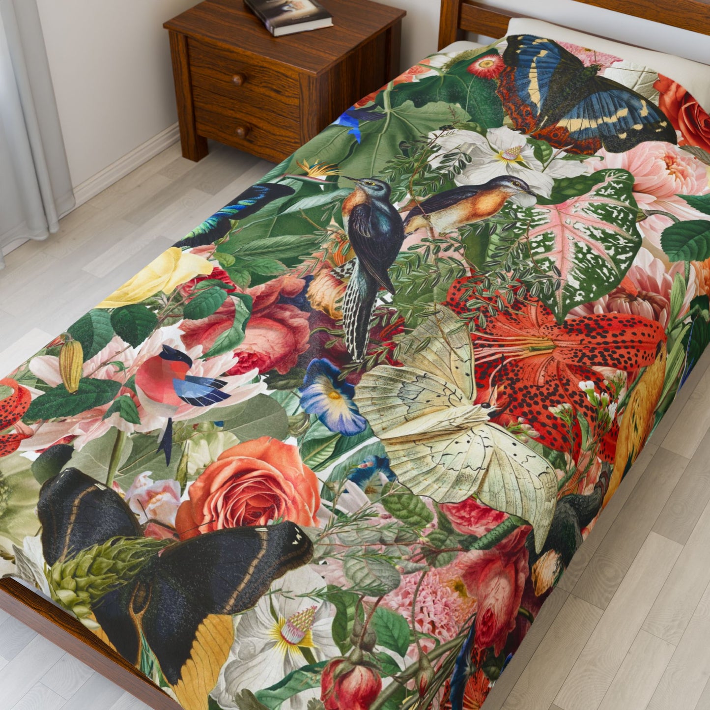 Velveteen Plush Blanket. - Tropical Garden